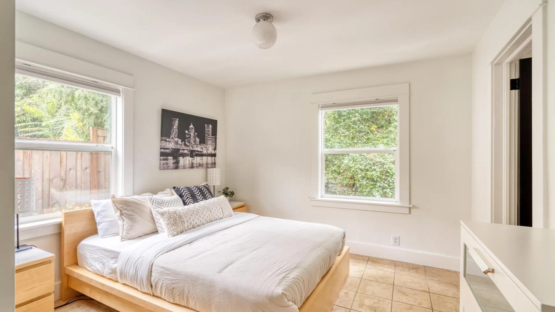 Stay Portland Collection - The Sunnyside Cottage, Local Shops & Nightlife USA