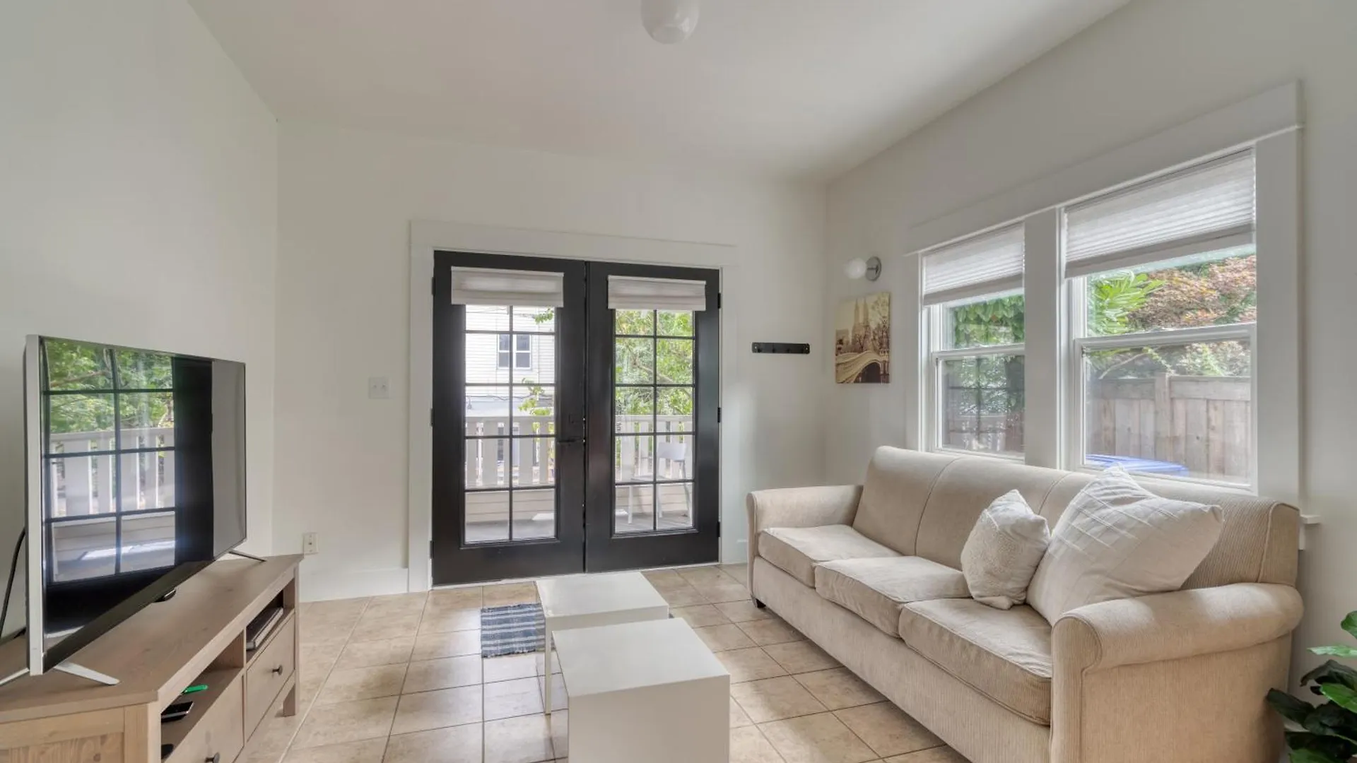 Stay Portland Collection - The Sunnyside Cottage, Local Shops & Nightlife